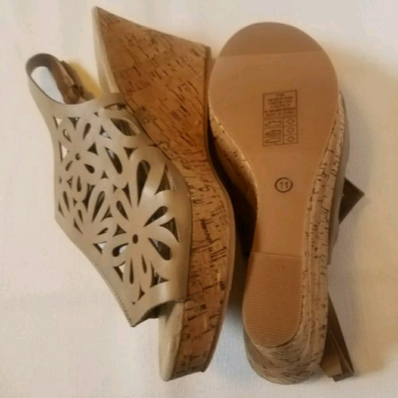 NWOB Pierre Dumas Lolita-3 Wedge Sandals, Taupe A8 - Picture 3 of 4